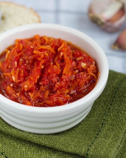 Рецепт аджики с яблоками и помидорами