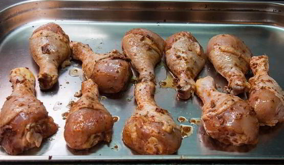 куриные голени с аджикой в слоеном тесте