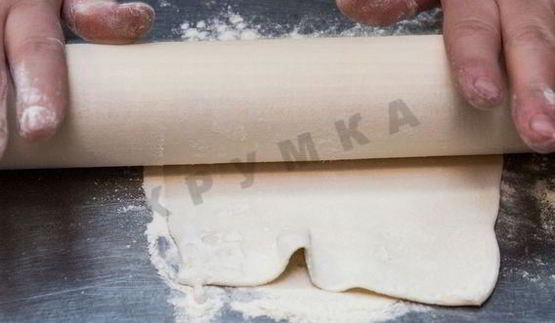 куриные голени с аджикой в слоеном тесте