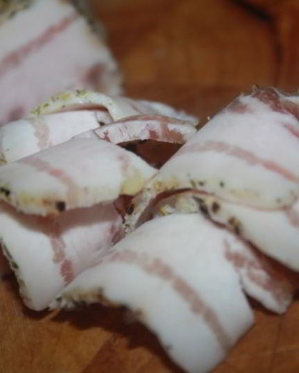 Рецепт вкуснейшего домашнего сала с чесноком и сухой кавказской аджикой