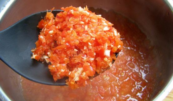 заманиха из помидор на зиму аджика