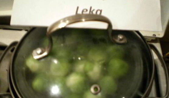 брюссельская капуста с орешками и джемом