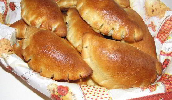 булочки с абрикосовым джемом и миндальными лепестками