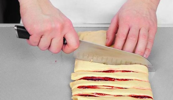 булочки с малиновым джемом