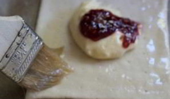 датские булочки с марципаном и джемом