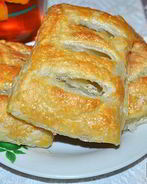 Полоски с джемом из слоеного теста