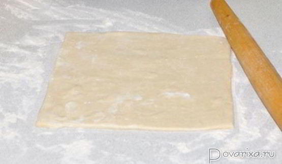 полоски с джемом из слоеного теста