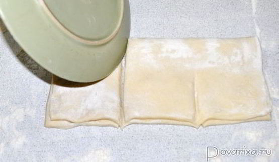 полоски с джемом из слоеного теста