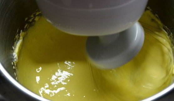 сметанный соложеник с клубничным джемом