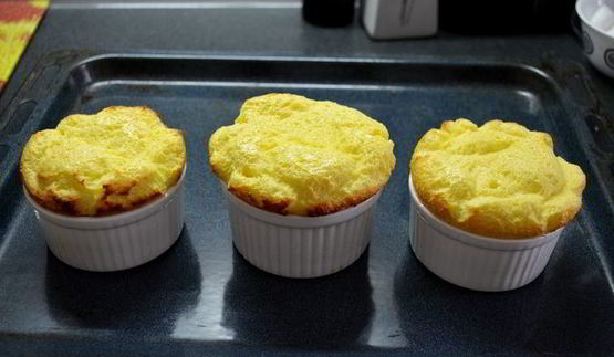 сметанный соложеник с клубничным джемом