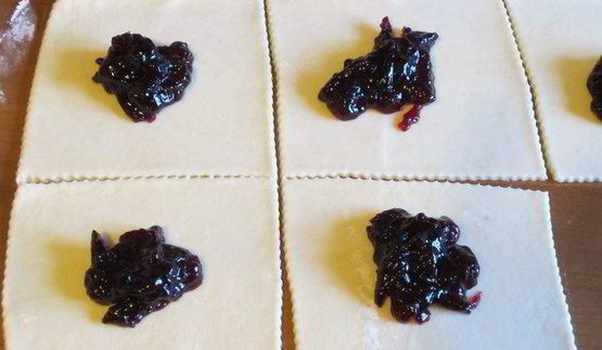 творожные треугольники с джемом