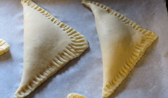 творожные треугольники с джемом