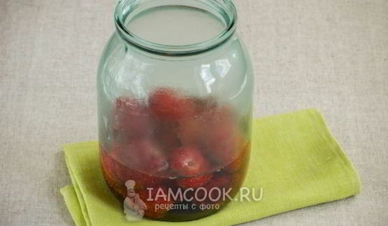 клубничный компот на зиму в литровых банках