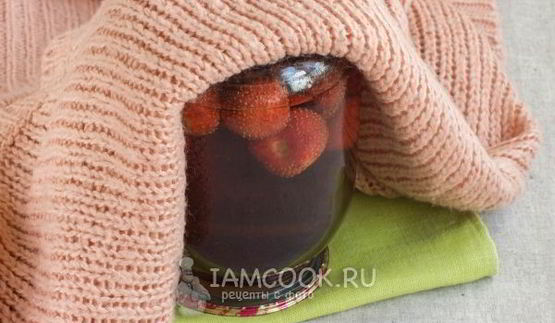 клубничный компот на зиму в литровых банках