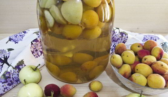 компот из абрикосов и яблок на зиму