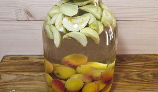 компот из абрикосов и яблок на зиму