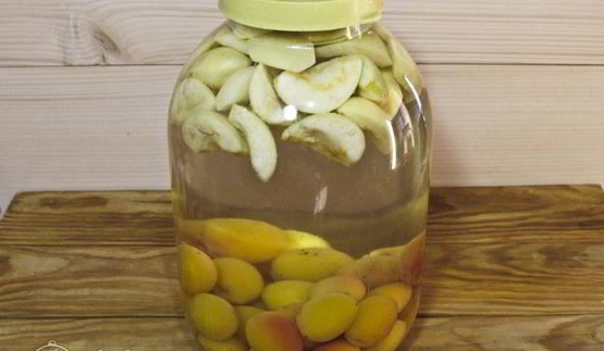 компот из абрикосов и яблок на зиму