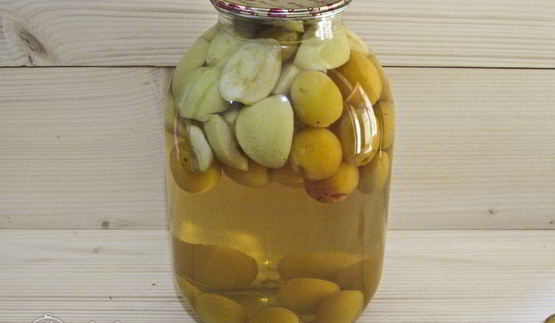 компот из абрикосов и яблок на зиму