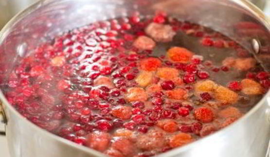 компот из клубники и клюквы