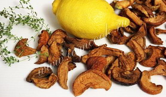 компот из сушеных яблок с тимьяном