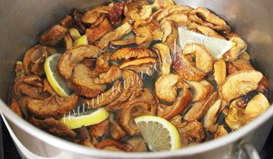 компот из сушеных яблок с тимьяном