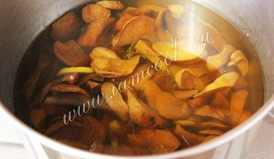 компот из сушеных яблок с тимьяном