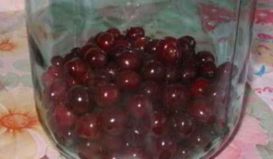 компот из вишни с косточками на зиму