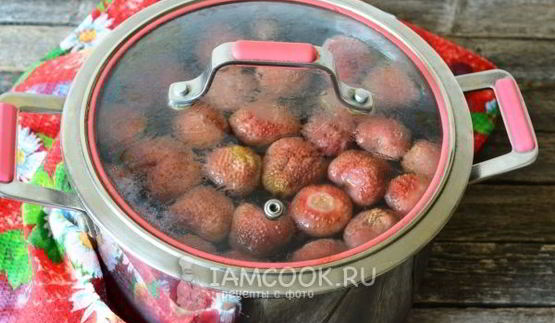 компот из замороженной клубники