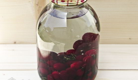 вишневый компот с черной смородиной на зиму