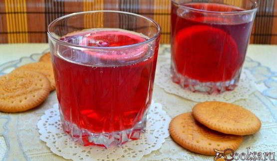 ягодный компот с лимоном