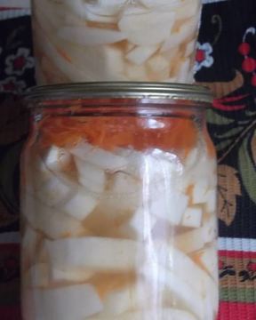 Консервированная редька с морковью на зиму