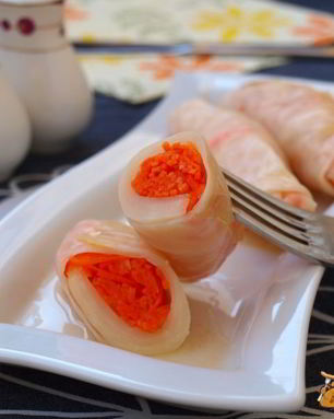 Квашеные капустные рулетики с морковью