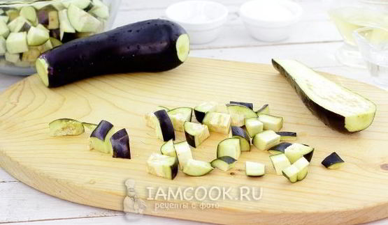 лечо с баклажанами, помидорами и перцем