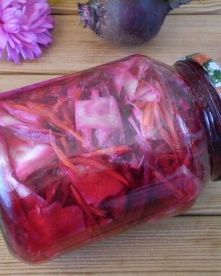 Рецепт быстрой маринованной капусты со свеклой