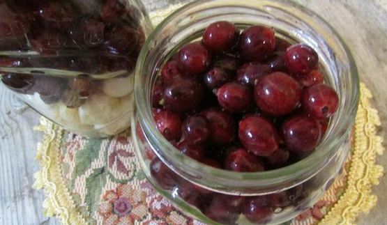 чеснок маринованный с крыжовником