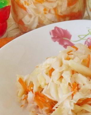 Маринованная капуста с луком и морковью