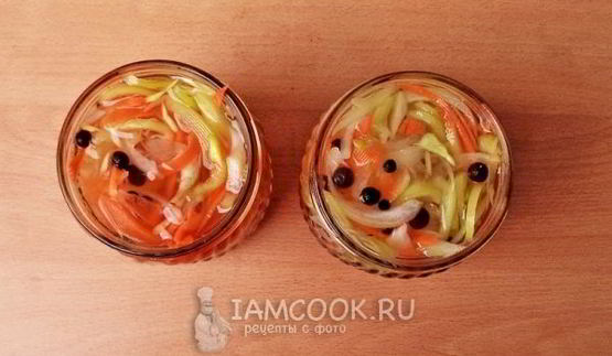 маринованный перец с морковью и луком
