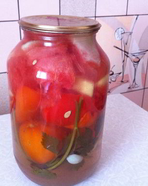 Маринованные арбузы с помидорами