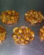 Орехи в карамели