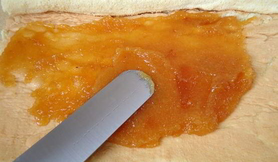 рулет с яблочным повидлом