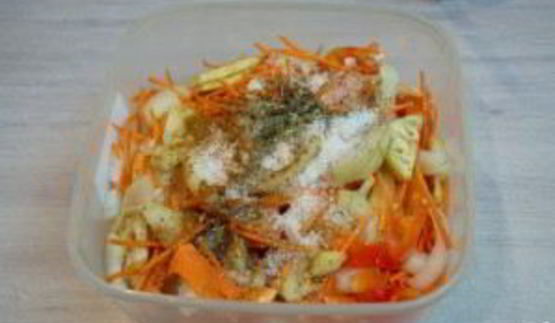 синенькие с морковкой квашеные