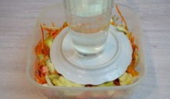 синенькие с морковкой квашеные