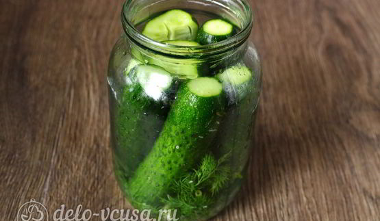 быстрые малосольные огурцы в банке