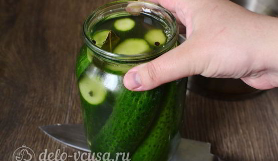 быстрые малосольные огурцы в банке