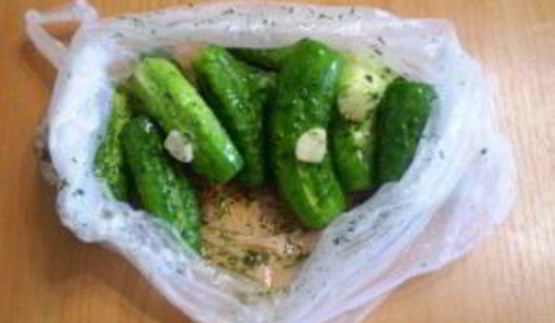 быстрые малосольные огурцы в пакете