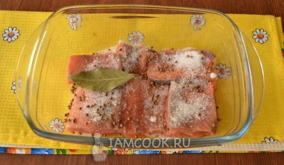 малосольный лосось с кориандром сухого посола