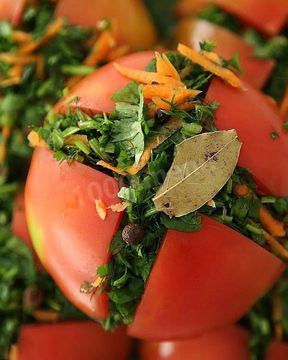 Малосольные фаршированные помидоры