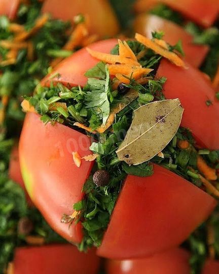 Рецепт малосольных фаршированных помидоров