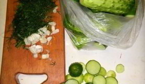 малосольные хрустящие огурцы в пакете без рассола