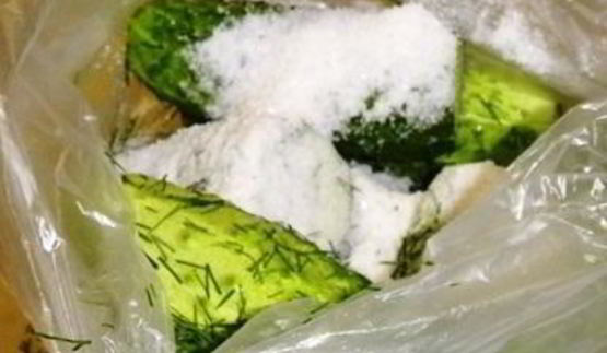 малосольные хрустящие огурцы в пакете без рассола